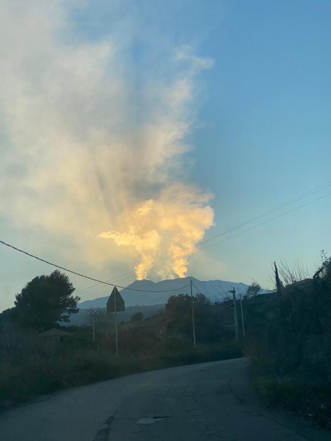 Casa Vacanza Tra Etna E Taormina Villa Ginevra Piedimonte Etneo Luaran gambar